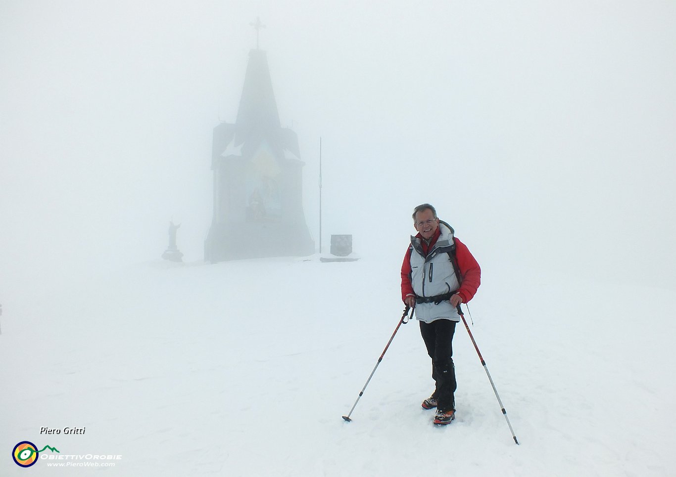 84 nebbia al Monumento del Redentore....JPG